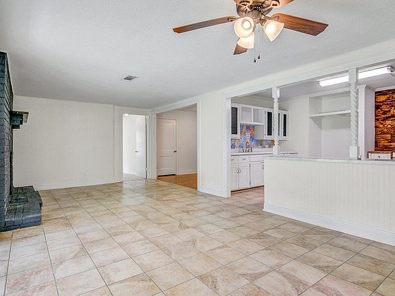 4th image of 2241 5th St