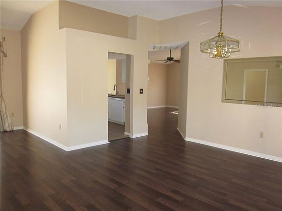 4th image of 579 Hollowtree Pl
