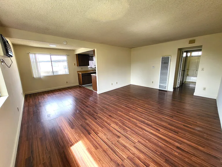 10669 Walnut St — Photo 5