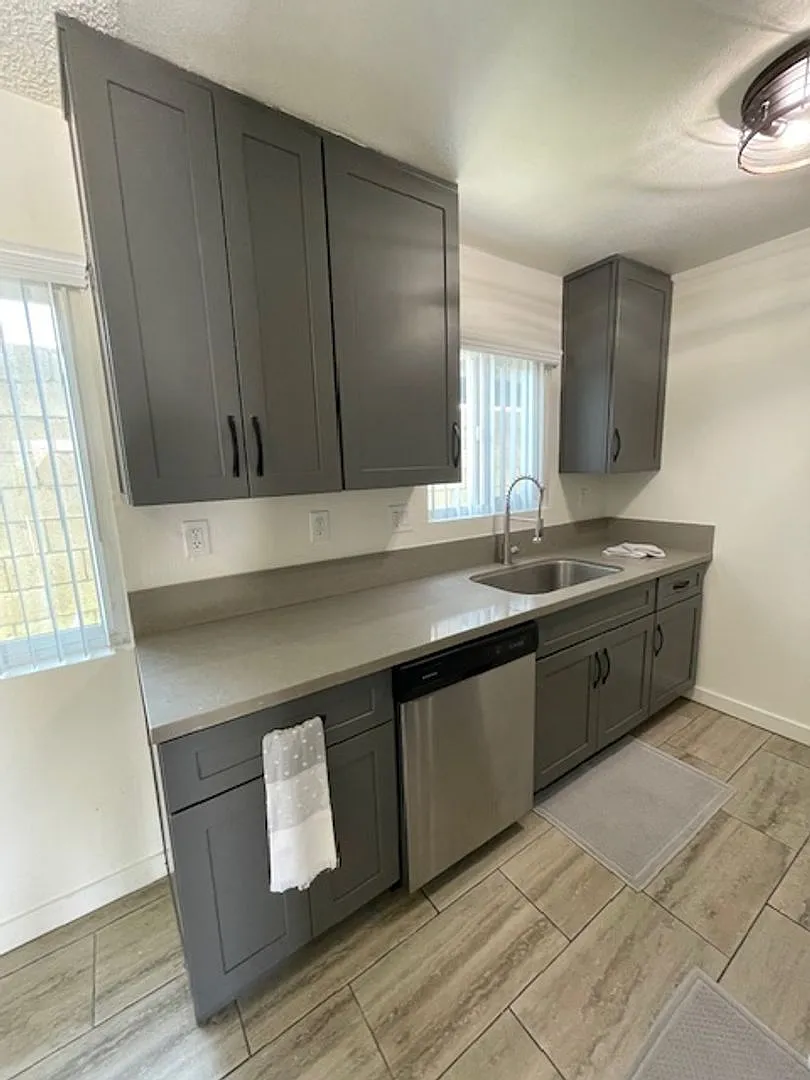 9328-34A — Photo 1
