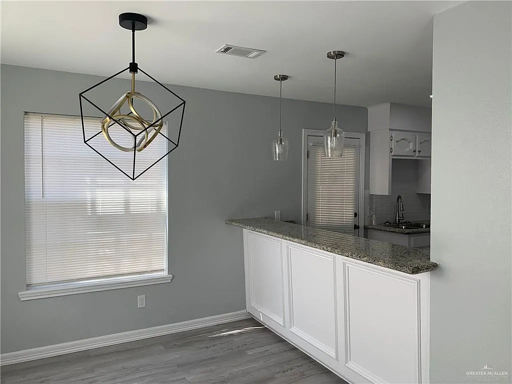 2 bed, 1.5 bath, 5160 sqft, $1,100 — Photo 1