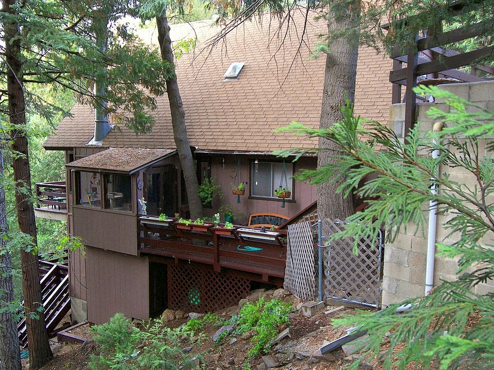 Front walkway/mudroom/enclosed porch