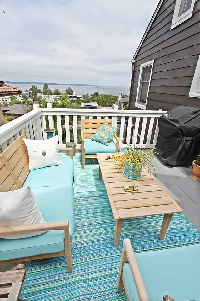Side deck with great view of the sound - 5714 SW Winthrop St #A