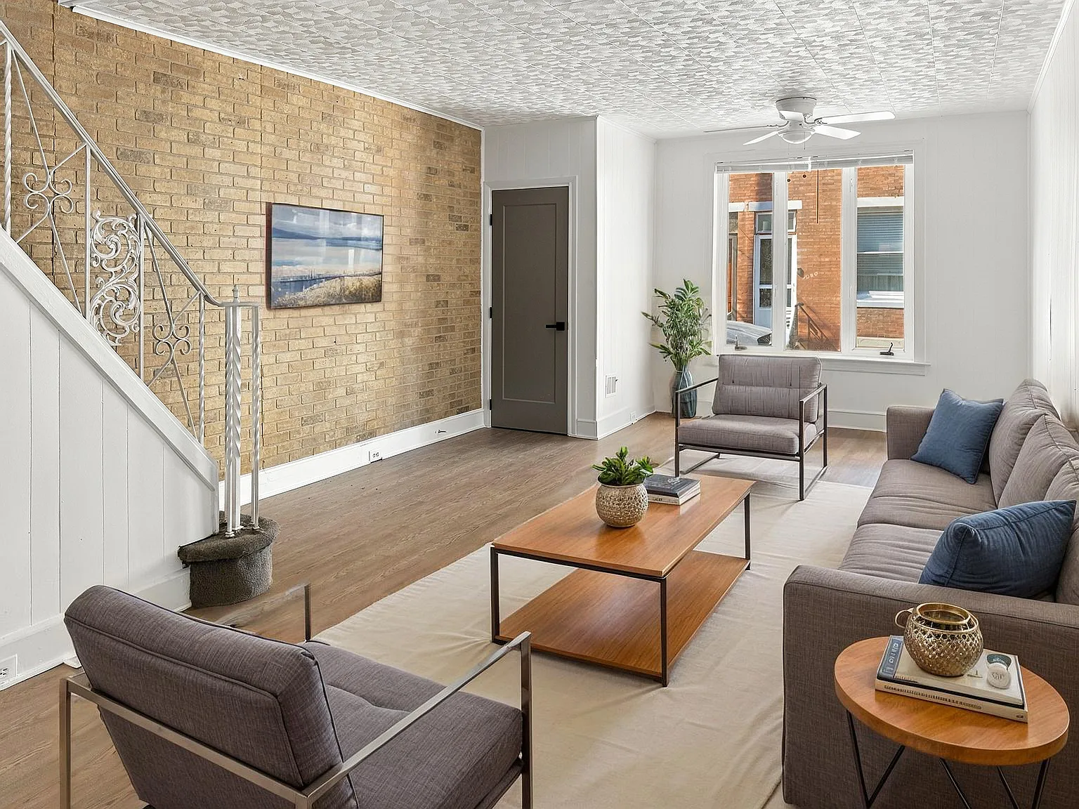 2 bed, 973 sqft, $1,600 — Photo 1