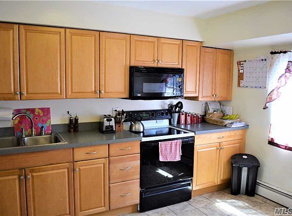 4th image of 131 Norwalk Ave