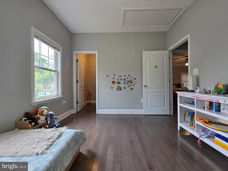 1138 S Harrison St — Photo 19
