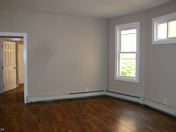 4th image of 107 Hollywood Ave