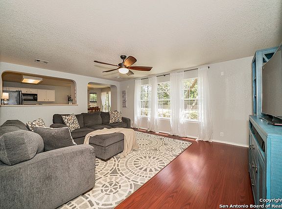 4th image of 2934 Bandbury Oak