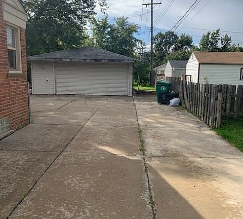 2nd image of 843 Deering St