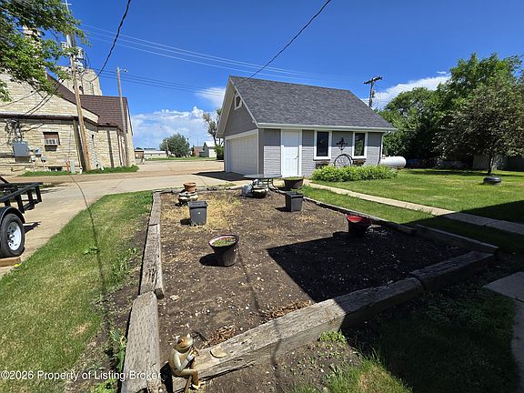 5th image of 304 3rd Ave W