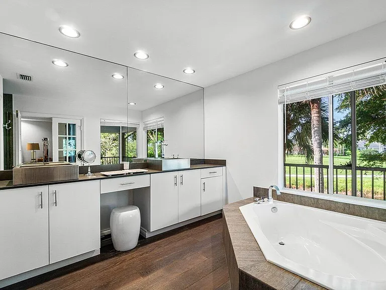 11823 Pebblewood Dr — Photo 16