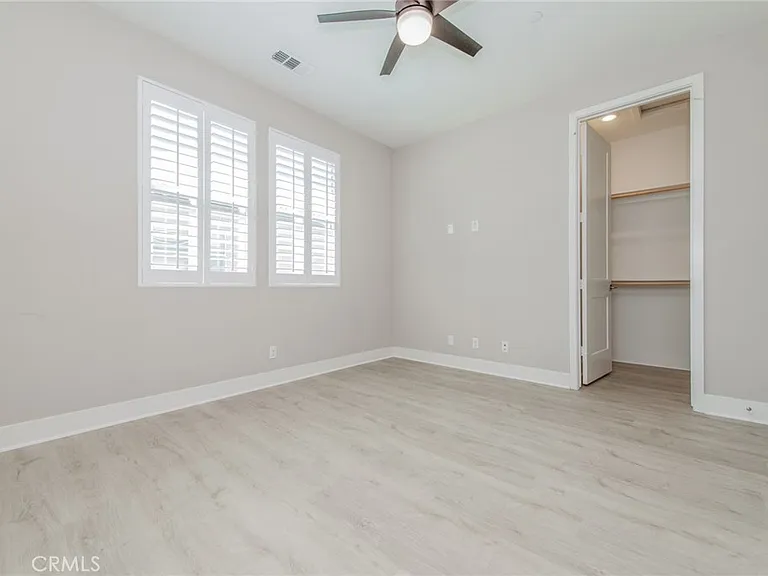 125 Turnstone — Photo 24