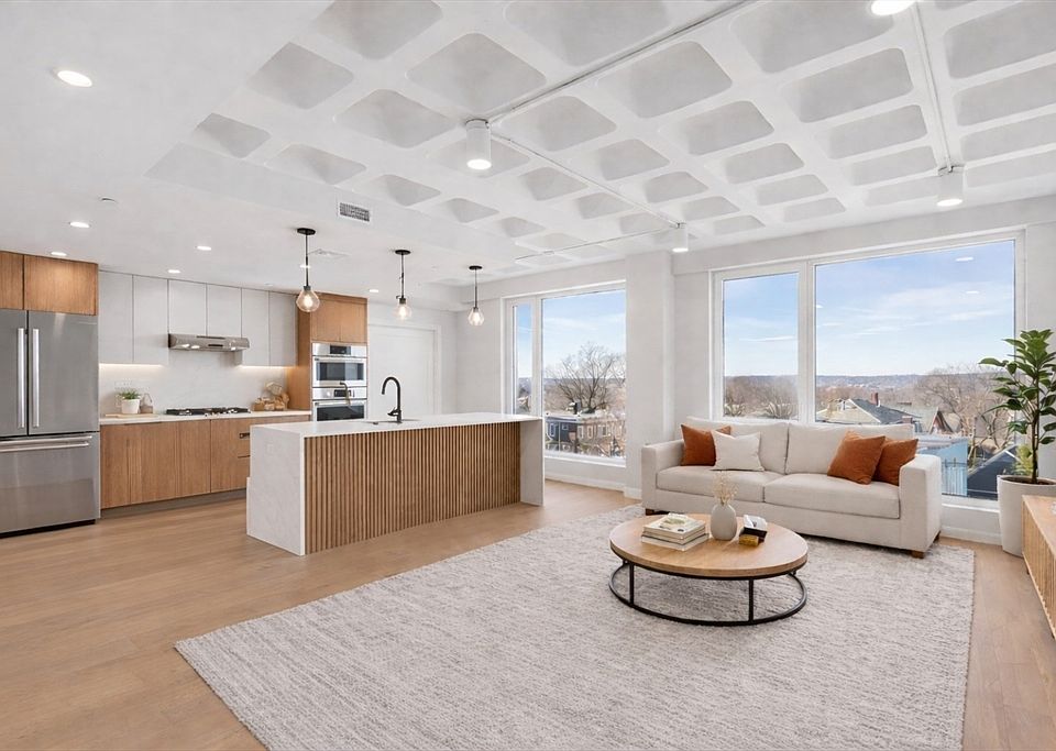 1st image of 125 Lowell St #603