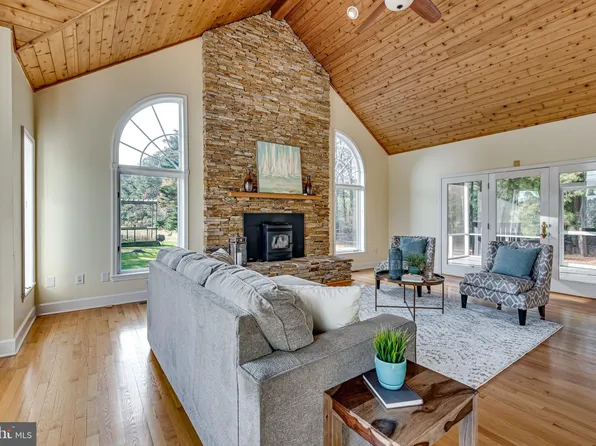 106 Golf Ct, Stevensville, MD 21666