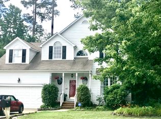 2 Country Walk Ln, Greensboro, NC 27407