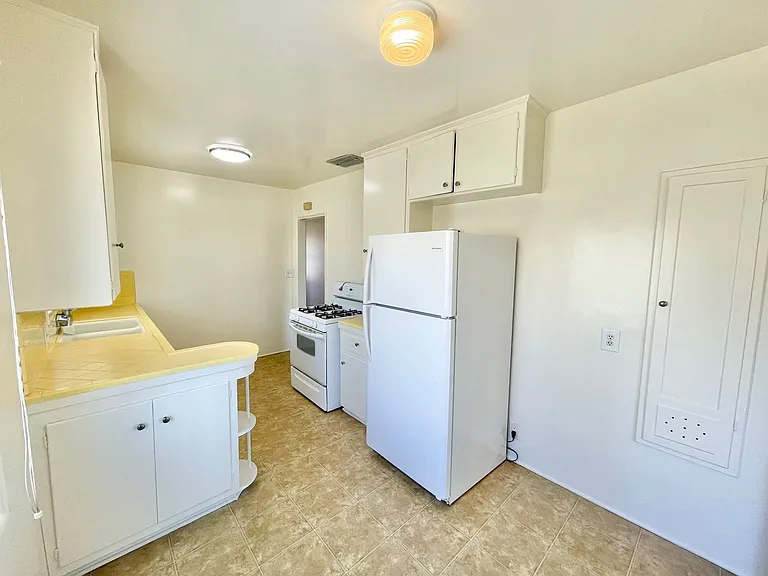 108-110 Redondo — Photo 3
