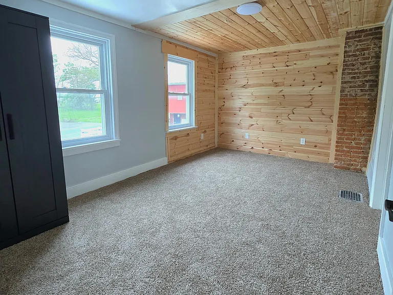 895 Center Rd — Photo 16