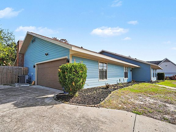 3rd image of 2555 Kumquat Street NE