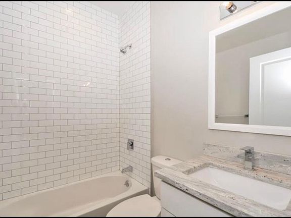 5th image of 1414 N Ashland Ave #2S