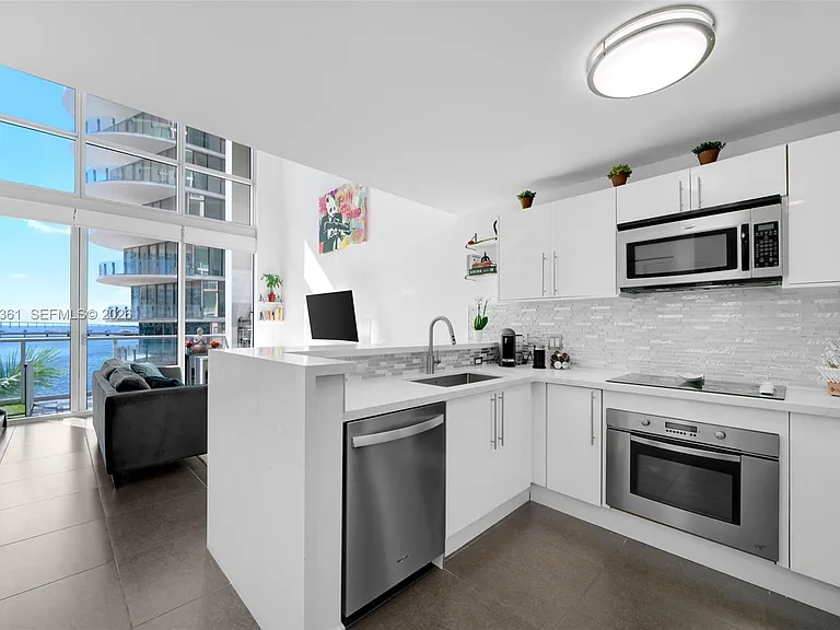 300 S Biscayne Blvd #L-410 — Photo 11