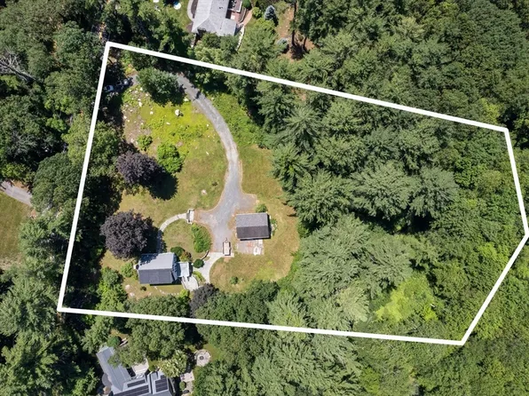 725 Wellesley St, Weston, MA 02493