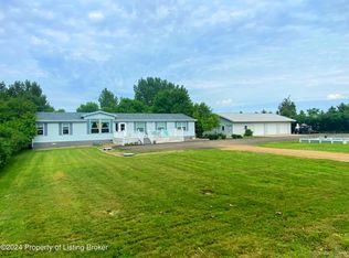111 Crestview Dr, Watford City, ND 58854
