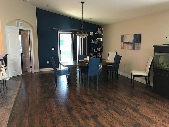 5th image of 284 W Tower View Dr
