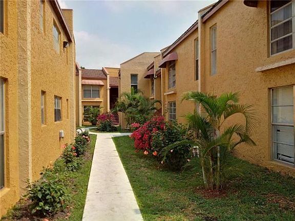 2nd image of 4449 Treehouse Ln #1D