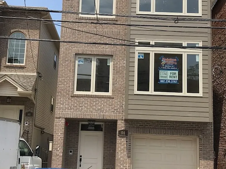 194 Parkhurst St — Photo 18
