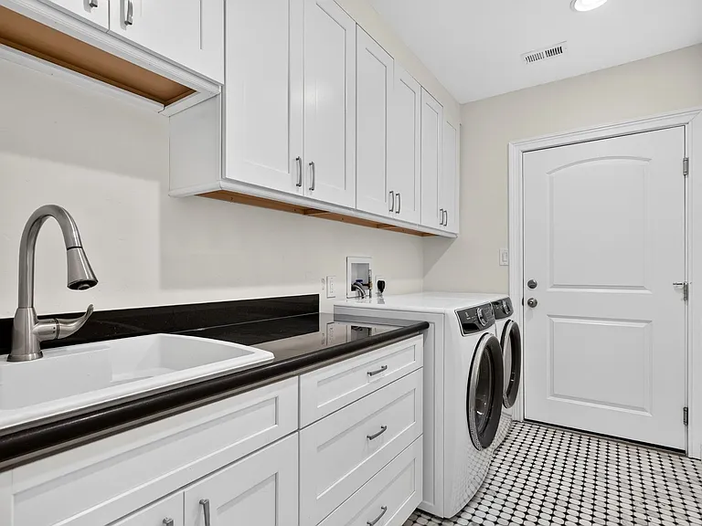 2907 Eccleston Ave — Photo 26