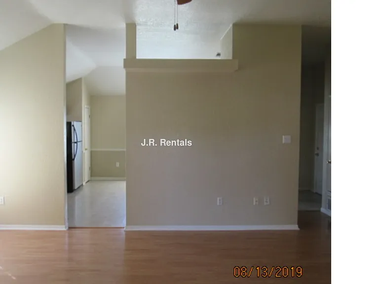1506 Creek St — Photo 78