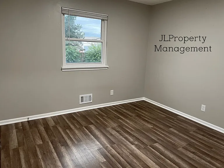 921 SW Kingscross Rd #1 — Photo 6