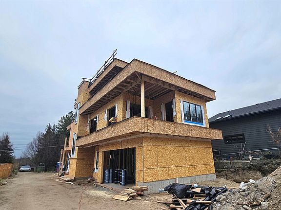 4th image of 757 Barnaby Rd #1