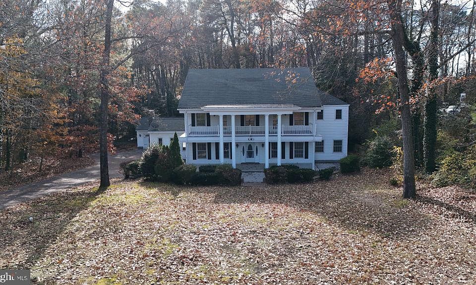 1st image of 9 Woodland Dr