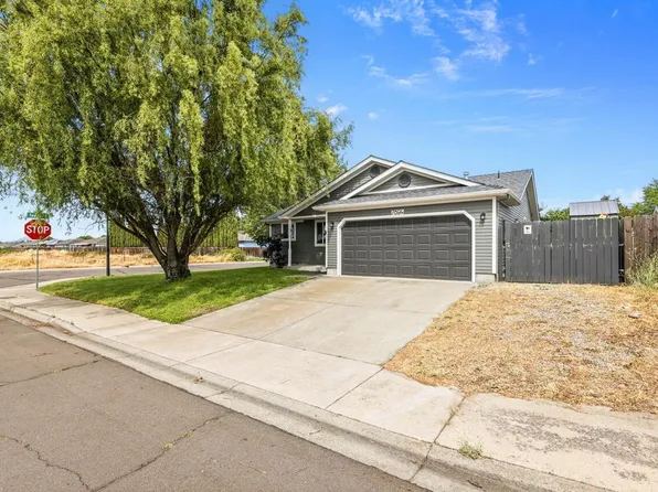 7894 Laura Ln, White City, OR 97503