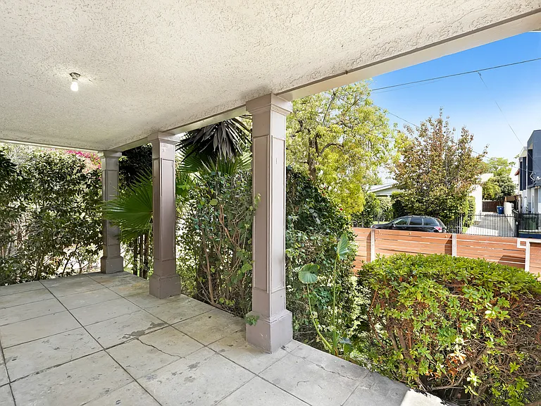 1187 N Mariposa Ave — Photo 24