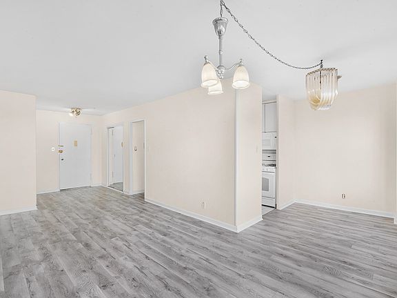 4th image of 225 Saint Pauls Ave APT 4A