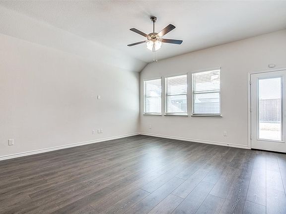 2nd image of 424 Baltimore Ave
