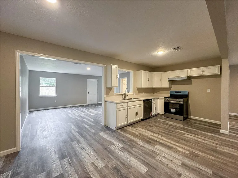 7710 Claiborne St — Photo 5