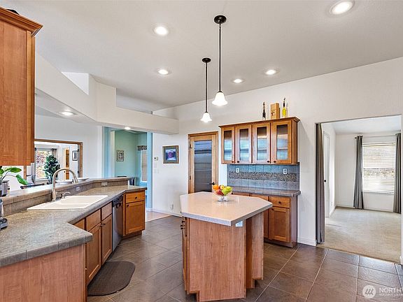 5th image of 51 E Alder Street