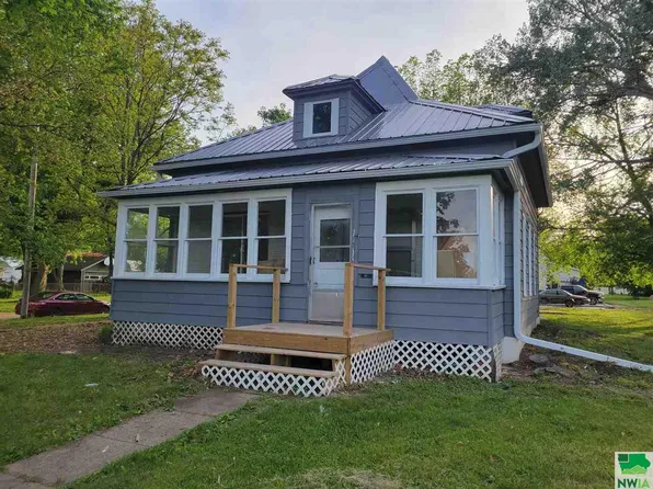 1120 11th St, Onawa, IA 51040