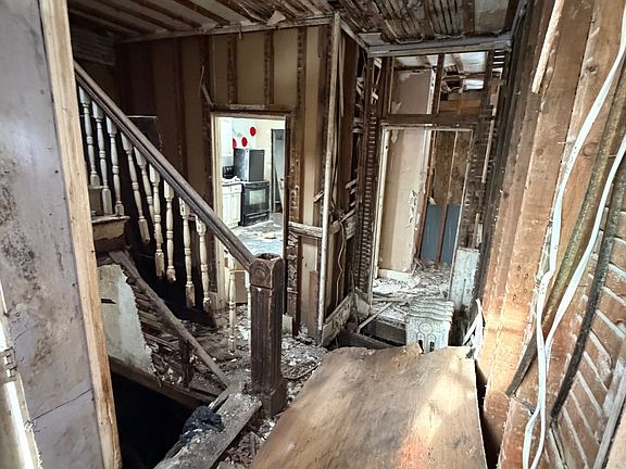 4th image of 83 Maple Street