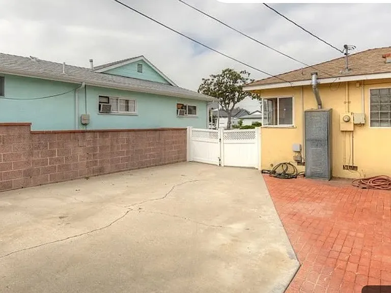 Additional parking space in addition to garage and driveway
