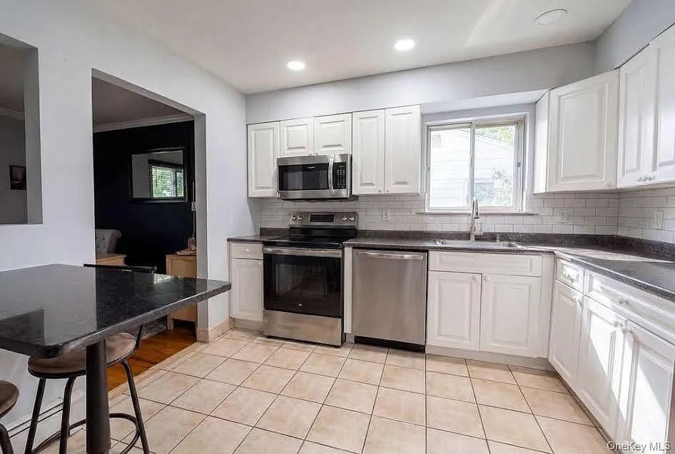 3 bed, 1200 sqft, $3,600 — Photo 1