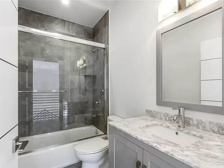 5008 Topanga Canyon Blvd — Photo 9
