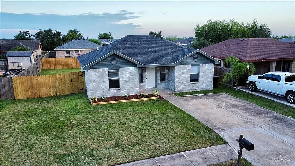 3 bed, 968 sqft, $1,295 — Photo 1