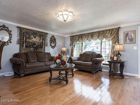 5th image of 9001 Admont Ct