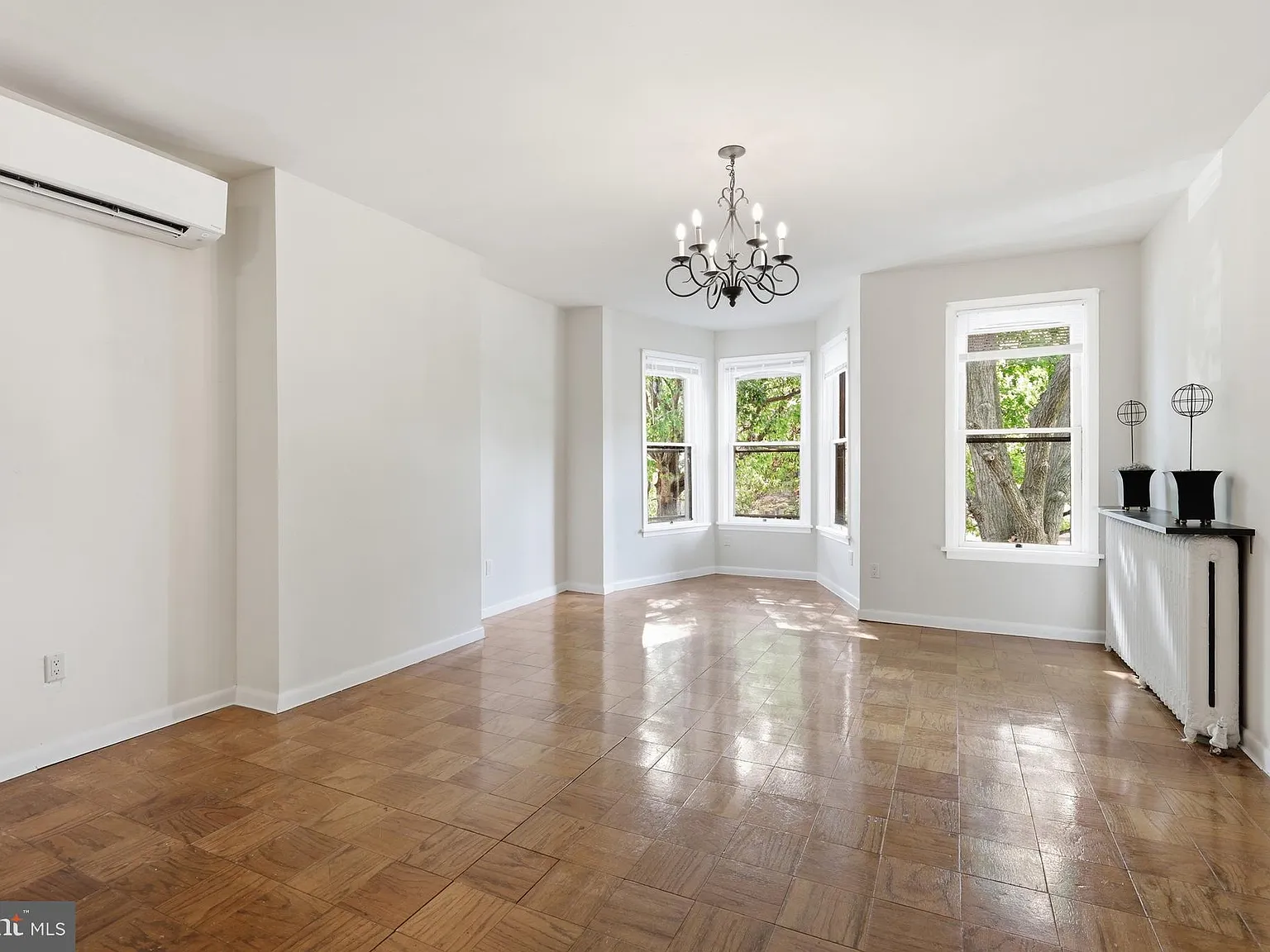 1 bed, 698 sqft, $2,400 — Photo 3
