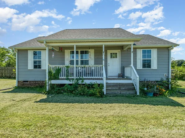 2303 Dillon Dr, Newton, NC 28658