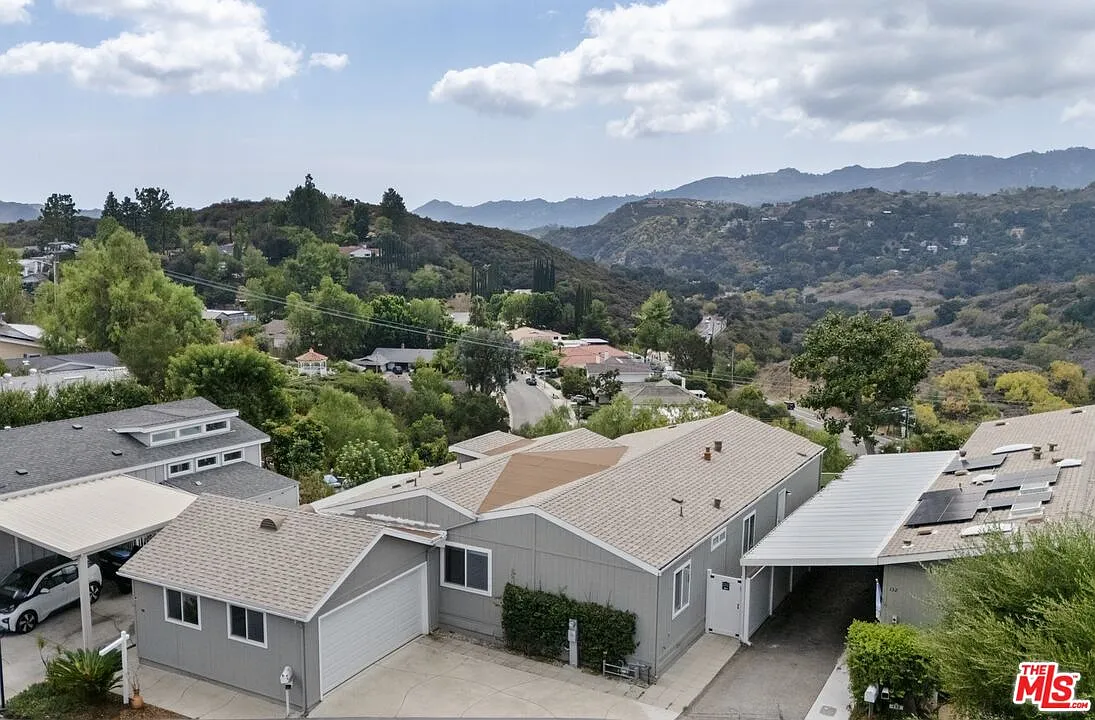 3 bed, 2.0 bath, 1728 sqft, $6,500 — Photo 2